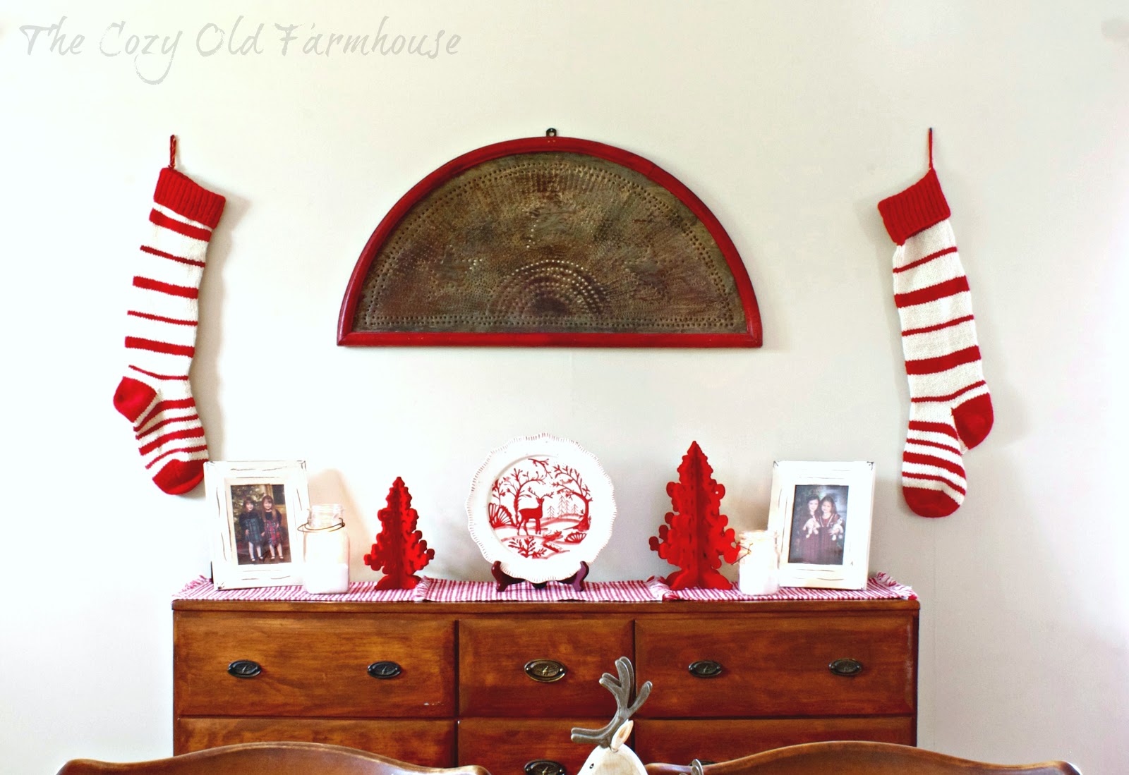 25 Amazing Red and White DIY Christmas Decor Ideas 20