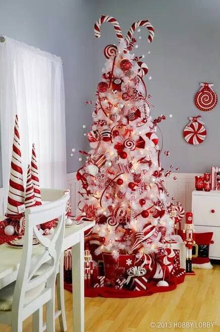 25 Amazing Red and White DIY Christmas Decor Ideas 24