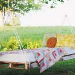 4 swinging DIY pallet bed