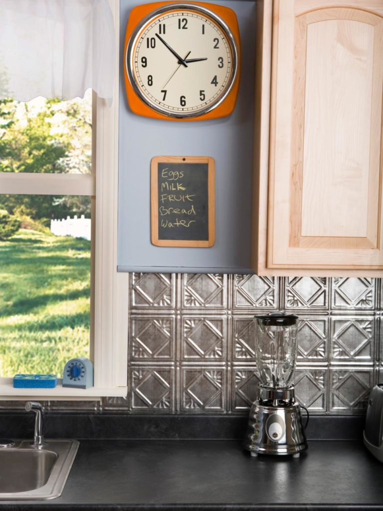 12 Amazing and Cheap Ideas for a Kitchen Make Over 2. Notice board