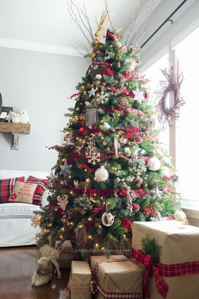 15 Amazing Christmas Tree Decoration Ideas - DIY Home - diyncraftshome.com
